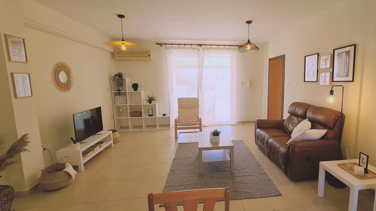 Stay Sunny Palms Apartment Oroklini Buitenkant foto